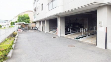 駐車場　駐輪場完備