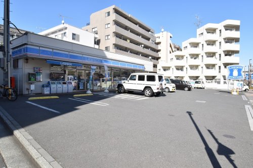 コンビニ　ローソン　多摩山王下1丁目店（コンビニ）まで111m