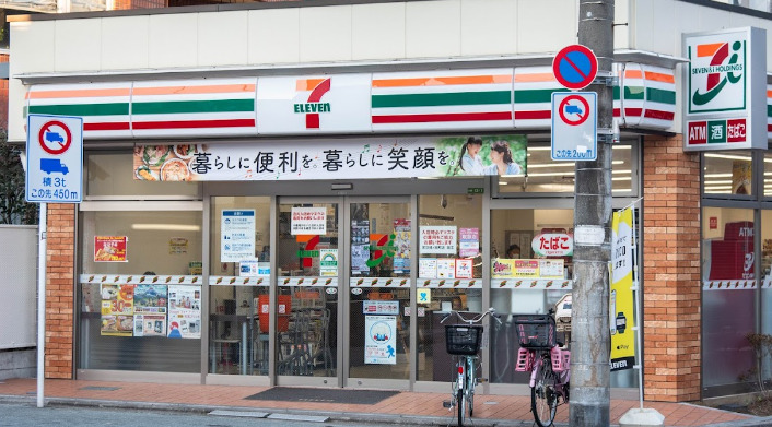 コンビニ　セブンイレブン 足立日ノ出町店（コンビニ）まで338m
