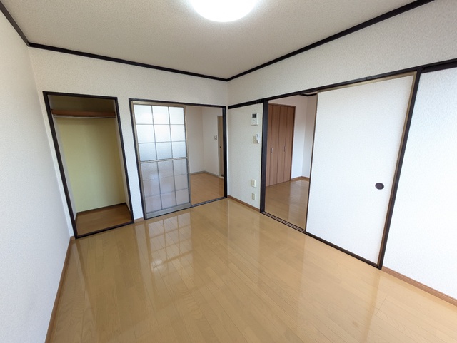 その他部屋・スペース　☆洋室６帖のお部屋が２部屋☆