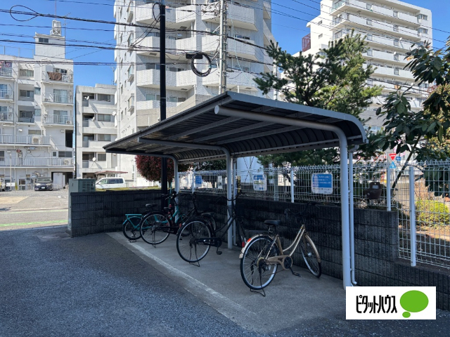 その他　屋根付き駐輪場