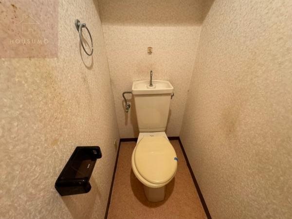 トイレ　落ち着いた色調のトイレです