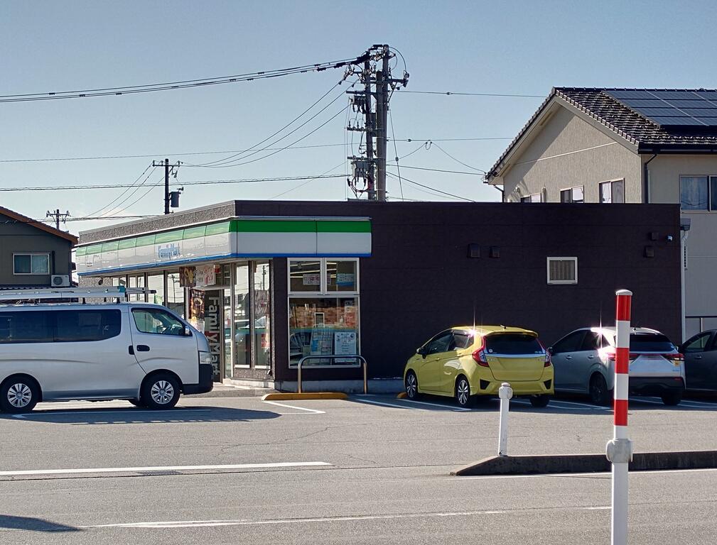 コンビニ　ファミリーマート富山秋吉店（コンビニ）まで192m