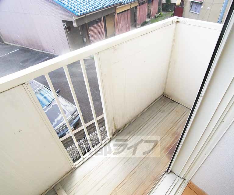 バルコニー　２０１号室写真です　１ＬＤＫに改装されたお部屋です
