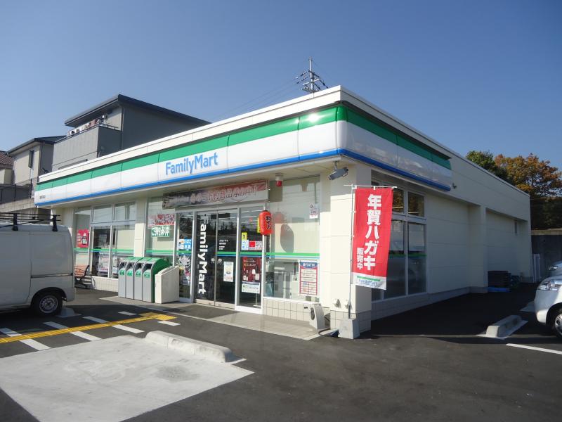 コンビニ　ファミリーマート 滝野川五丁目店（コンビニ）まで69m