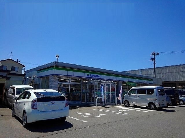 コンビニ　ファミリーマート（コンビニ）まで480m