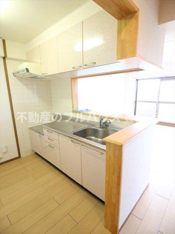 キッチン　写真は反転タイプ別室
