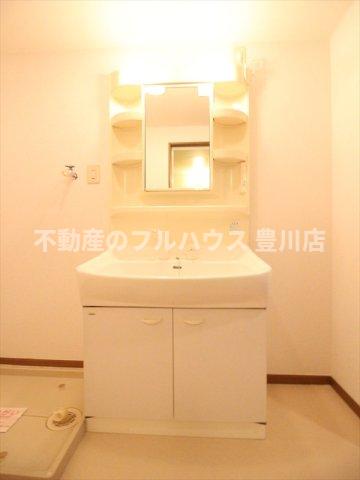 洗面設備　写真は反転タイプ別室