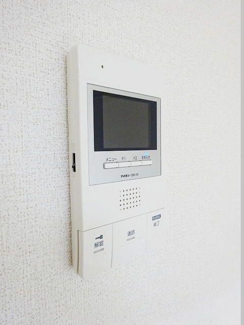 セキュリティ　来訪者の確認ができるTVモニターホン付き。