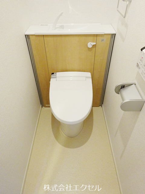 トイレ　温水洗浄便座です。