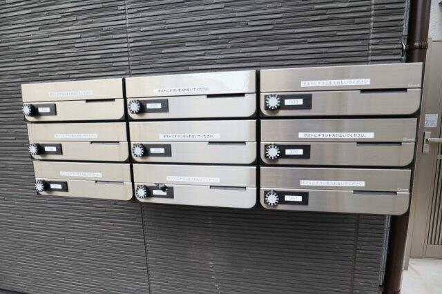 エントランス　同建物別部屋参考