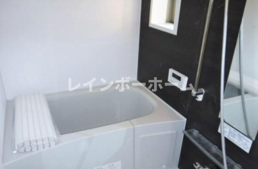 バス・シャワールーム　落ち着いた空間のお風呂です