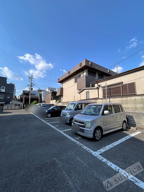 その他共有部分　広々とした敷地内駐車場を完備♪♪