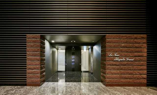 エントランス　ラ・トゥール新宿グランド
