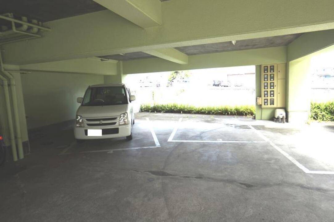 駐車場　駐車場
