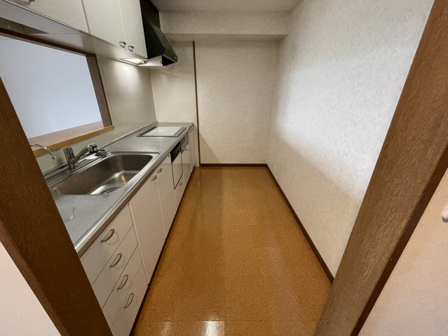 キッチン　床　張替え中