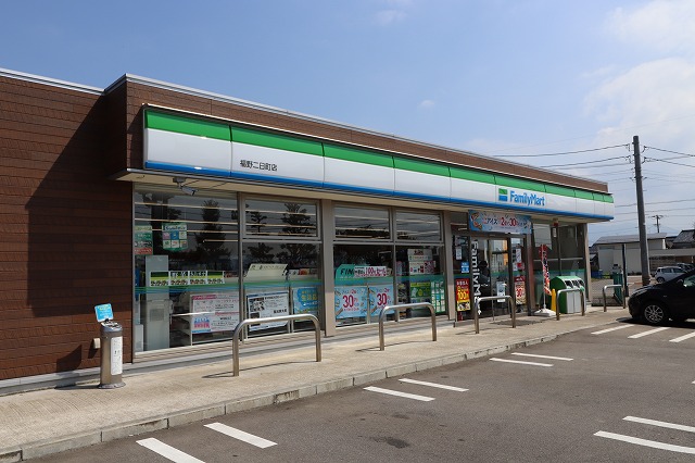 コンビニ　ファミリーマート（コンビニ）まで624m