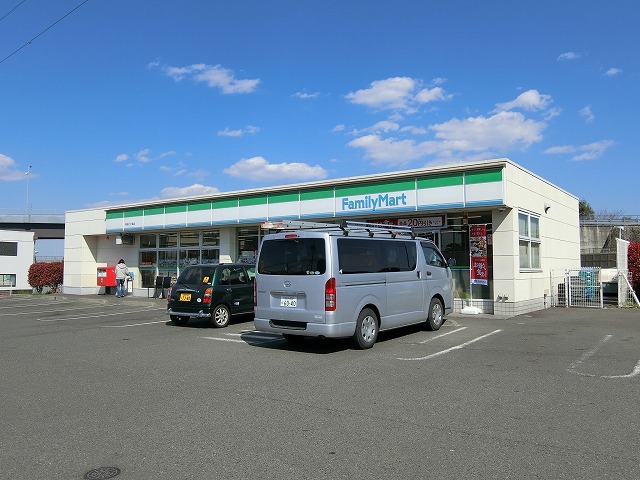 コンビニ　ファミリーマート（コンビニ）まで727m
