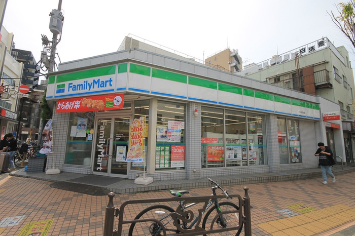 コンビニ　ファミリーマート（コンビニ）まで251m