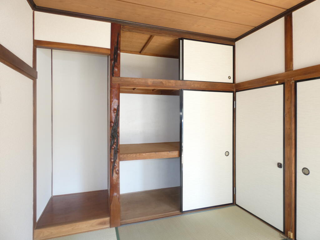 収納　和室6帖の押入れと床の間