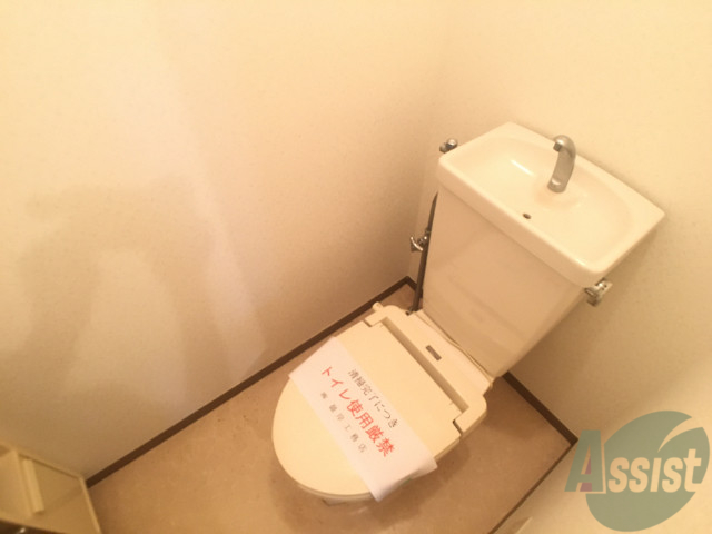 トイレ　シンプルで使い易いトイレです。ゆったりつかえます。