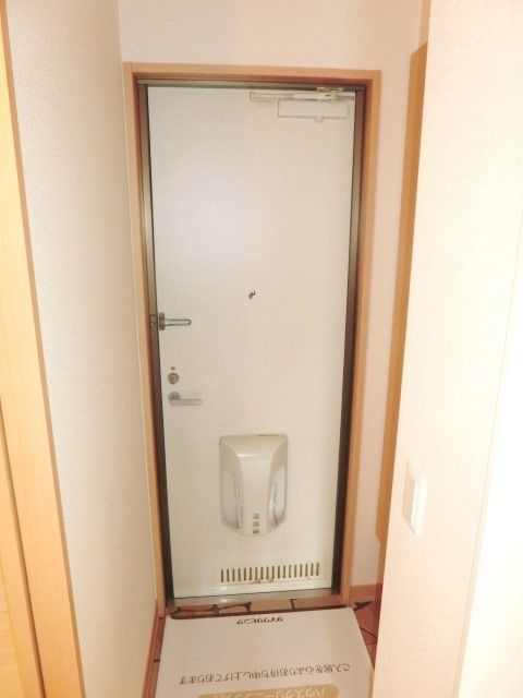 玄関　玄関にはシューズボックスもあります。