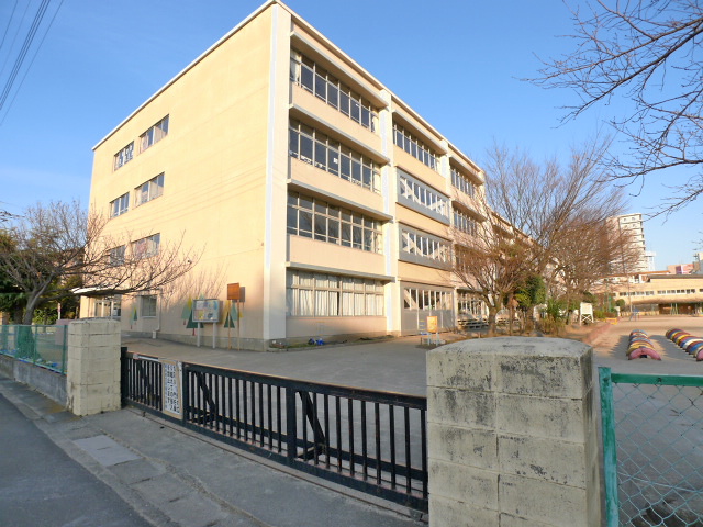 小学校　越谷市立南越谷小学校（小学校）まで189m