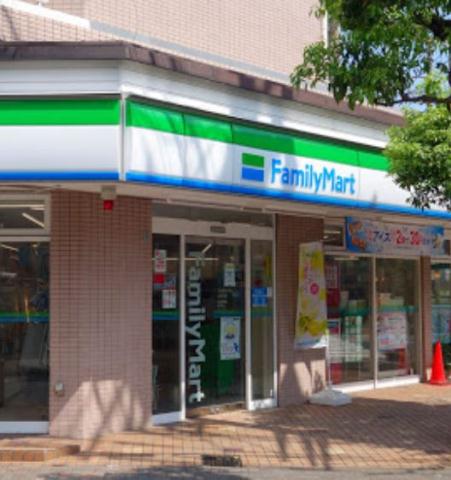 コンビニ　ファミリーマート大森北店（コンビニ）まで216m