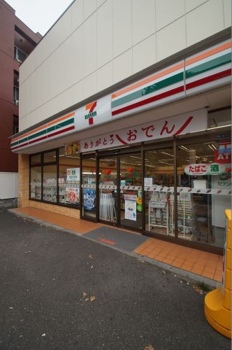 コンビニ　セブン-イレブン田園調布郵便局前店（コンビニ）まで556m