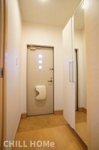 玄関　当社、チルホームのHPもご覧ください(^^)/物件情報多数♪