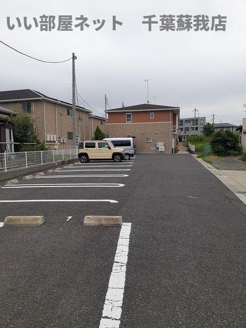 駐車場　駐車場に車を止められます