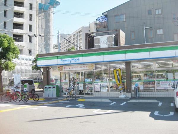 コンビニ　ファミリーマート大正千島店（コンビニ）まで300m