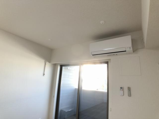 その他設備　室内物干し、エアコン付き