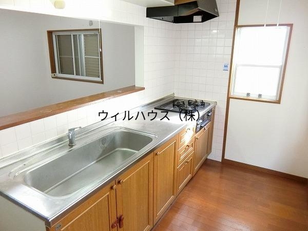 キッチン　３口コンロ付きシステムキッチン！