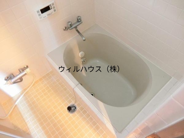 バス・シャワールーム　浴室乾燥機、追焚機能付の広々バスルーム！