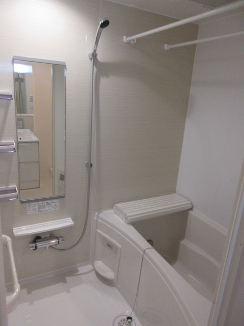 バス・シャワールーム　★追い焚き＆室内物干しフック★