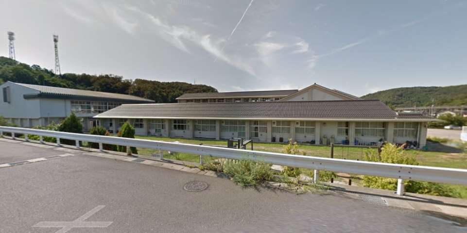 小学校　中ノ郷小学校（小学校）まで677m