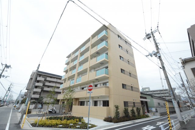建物外観　オートロックで外部の人間が簡単に出入りできないため安心です。