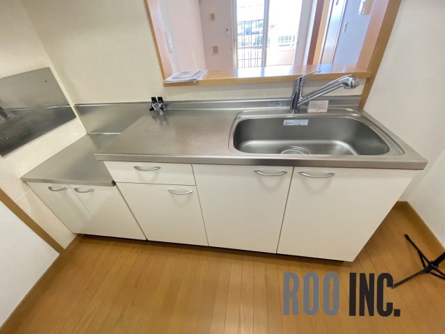 キッチン　写真は反転のお部屋です