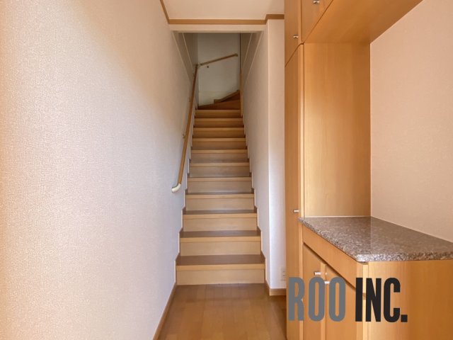 玄関　写真は反転のお部屋です