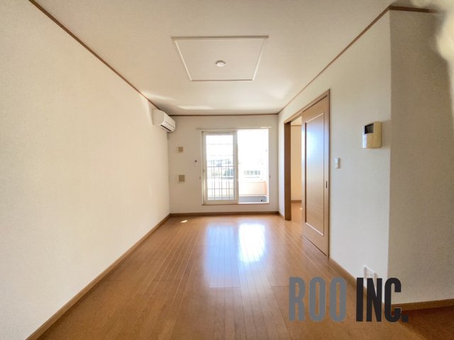 居室・リビング　写真は反転のお部屋です