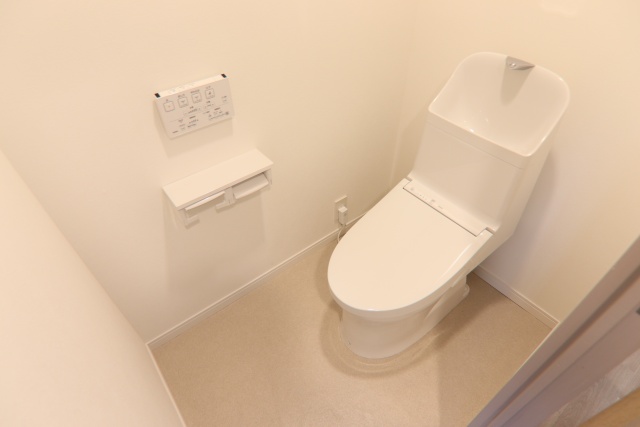 トイレ　※同建物内別室の参考写真です、内装が異なる場合がございます