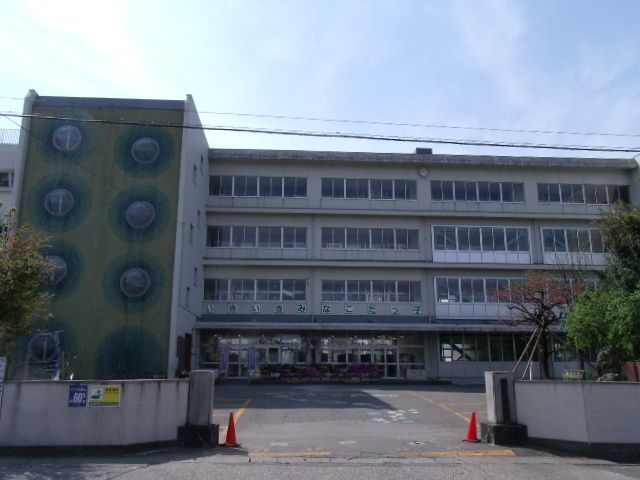 小学校　南小立野小学校（小学校）まで800m
