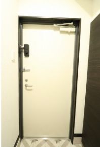 玄関　※同物件・同タイプの写真です。