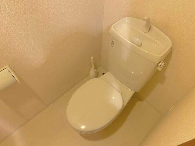 トイレ　バストイレ別です