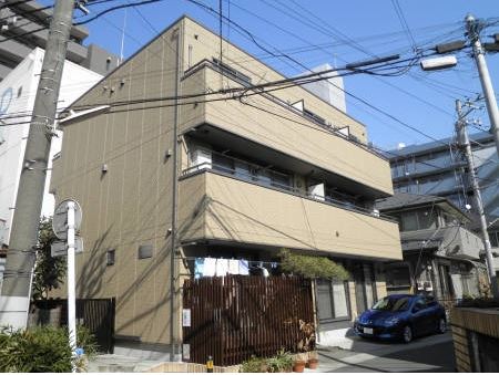 建物外観　2010年完成♪南向きで陽当たりの良いお部屋です♪