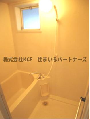 バス・シャワールーム　コンパクトで使いやすいお風呂です