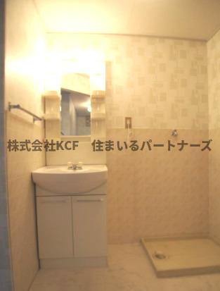 洗面設備　朝の支度にも助かる、独立の洗髪洗面化粧台