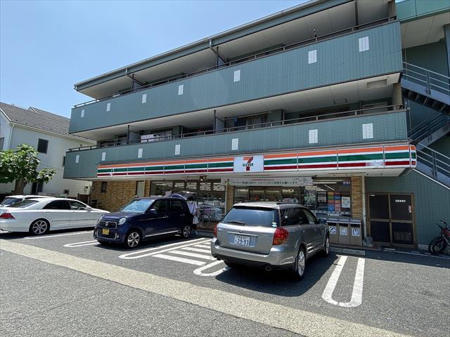 コンビニ　セブンイレブン（コンビニ）まで871m