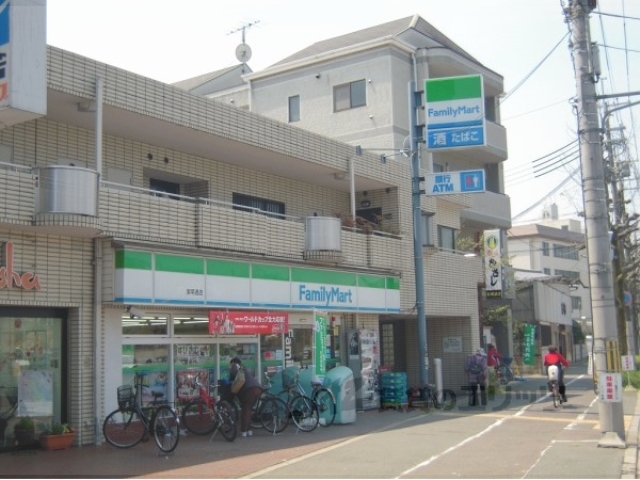 コンビニ　ファミリーマート紫明通店（コンビニ）まで130m